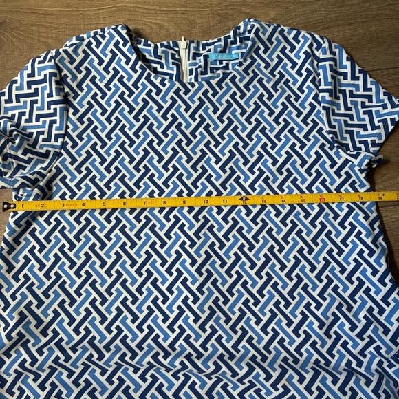 J. McLaughlin Blue and White Interlocking Pattern midi dress - Picture 5 of 9